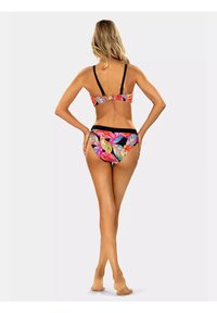 Kolorowy zestaw bikini z kwiatowym wzorem w różu, zieleni i niebieskim na czarnym tle. Regulowane ramiączka, minimalistyczny design.