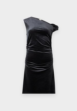 Μαύρο βελούδινο φόρεμα με σχεδίαση ενός ώμου, συγκεντρωμένη πλευρά και εφαρμοστό σχήμα. Λείο ύφασμα, μήκος μέχρι το γόνατο και μινιμαλιστικό στυλ.