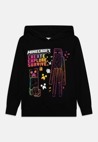 Čierna mikina s farebnou grafikou Minecraft a textom "VYTVÁRAJ OBJAVUJ PREŽI", zobrazuje pixelované postavy a tvary.