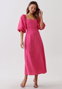 TUSSAH ROSANNA - Maxi šaty - hot pink