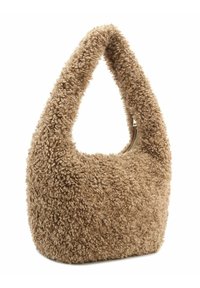 Sac à main en toile beige, doux et texturé, avec une poignée courbée et allongée et une fermeture éclair. Le sac présente une surface duveteuse et moelleuse et une forme arrondie.