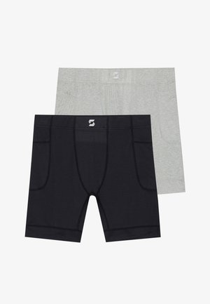 Dois pares de boxers elásticos: um cinza e um preto, com um logótipo na cintura e um tecido liso e respirável com um design ajustado.