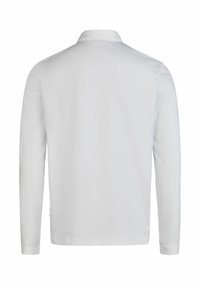 Langärmliges Poloshirt aus weißer Baumwolle, mit klassischem Kragen, glatter Textur und geradem Saum ohne sichtbare Verzierungen.