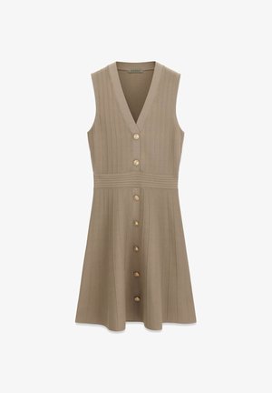Ärmelloses beige, geripptes Strickkleid mit V-Ausschnitt, Knopfleiste vorne, tailliertem Schnitt und ausgestelltem Rock.