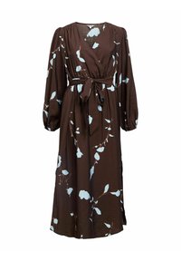 Vestido cruzado marrón con mangas largas, con patrones de hojas en azul claro y cinturón para atar en la cintura. Hecho de una tela suave y texturizada.