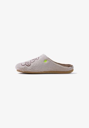 Hot Potatoes, HOT POTATOES BEIGE FUZZY HOUSE SLIPPERS WITH DESIGN AND TEXT 80953 - Sandalias planas - beig