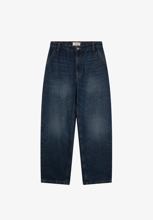 Jeans in denim di un blu scuro con un design rilassato e gamba ampia, caratterizzati da un leggero sbiadimento, cinque tasche e accessori in tono ottone.