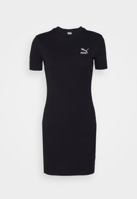 Robe noire ajustée à manches courtes avec col rond et logo Puma blanc sur la poitrine gauche, présentée sur un fond blanc uni.