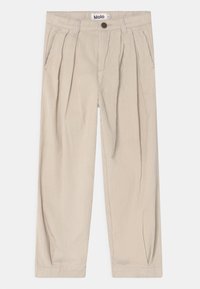 Beige, plisované kalhoty vyrobené z texturovaného materiálu. Obsahují boční kapsy a jeden přední knoflík. Rovný střih nohavic.