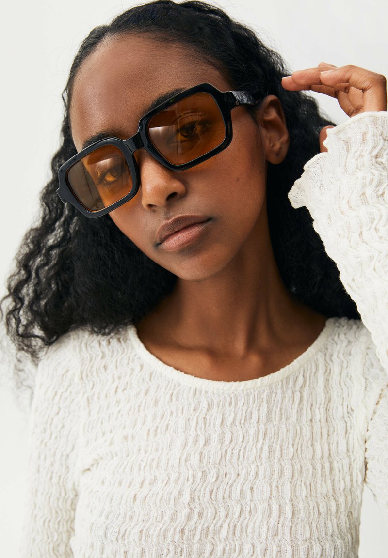 pull and bear occhiali