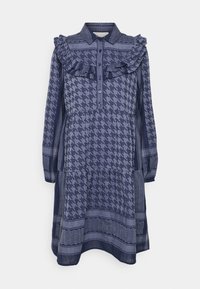 Niebieska sukienka w wzory z kołnierzykiem i falbankami, z motywem houndstooth i zygzaków, długimi rękawami i zapięciem na guziki.