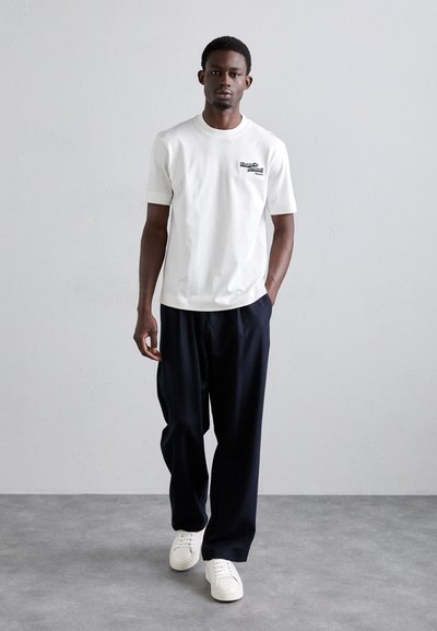 Emporio Armani Marškinėliai su spaudiniu - off white