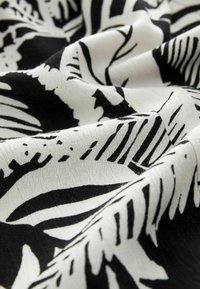 Next TIE FRONT  - Päevakleit - monochrome