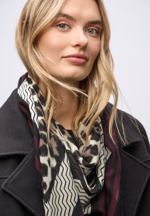 Sciarpa multicolore con stampa animale, motivi a zigzag e strisce borgogna. Realizzata in tessuto morbido, progettata per uno stile versatile.