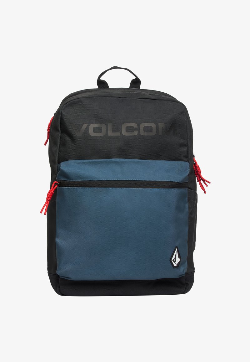 Sac à dos Volcom noir et bleu avec une poche zippée à l'avant, des tirettes rouges, une poignée supérieure et le logo Volcom en bas à droite.