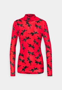 Rød langærmet turtleneck-top med sorte katte-silhuetter i forskellige spring-poser mønstrede over det hele.