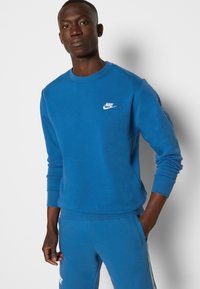 Nike Sportswear CRW - Camisola - marina blue