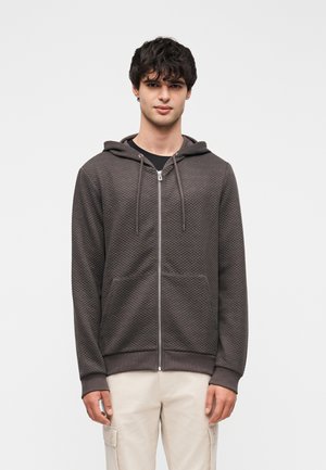 Lukuga pusa - pavement