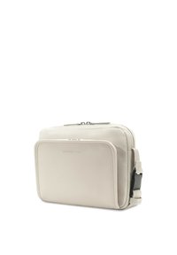 Borsa a tracolla beige con una parte anteriore in pelle liscia e una parte posteriore in tessuto testurizzato. Dotata di chiusura con zip e tracolla regolabile. Design compatto.