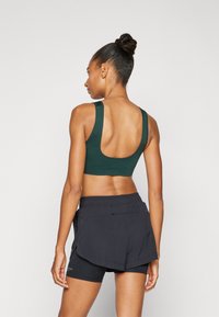 ONLY Play ONPMIRA SEAMLESS BRA OPUS - Sutiã desportivo de suporte ligeiro - scarab