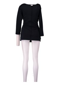 Černý dlouhý rukáv top s kulatým výstřihem, elastická tkanina a přiléhavý střih, vystavený na figuríně bez hlavy a paží.