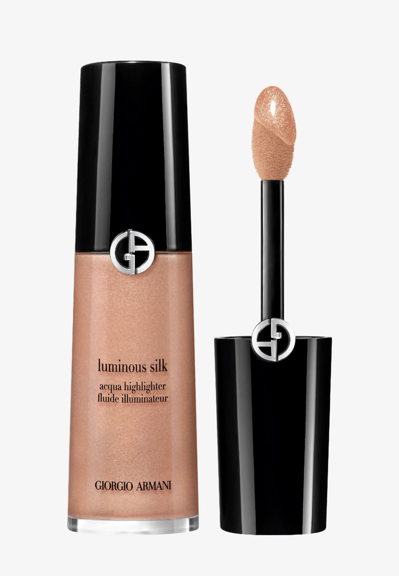 Luminous Silk flüssiger Highlighter-Flakon und Applikator mit beigem Schimmer, Giorgio Armani Logo auf schwarzem Deckel.
