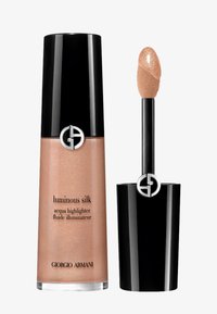 Highlighter liquide Luminous Silk de Giorgio Armani dans un flacon en verre transparent avec un couvercle noir. Comprend un applicateur en éponge avec une pointe douce et effilée.