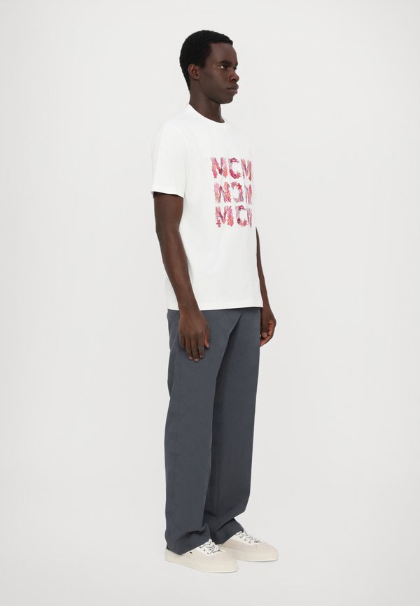 CORAL  - Print T-shirt3