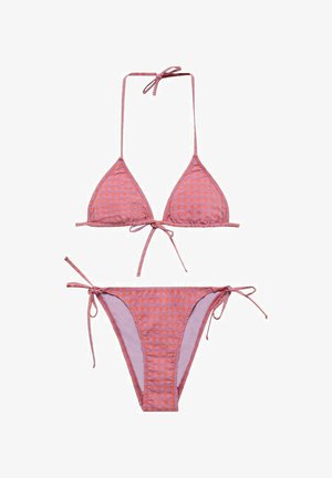 Bikini à carreaux rose et orange avec un haut triangle et des bretelles à nouer, comportant un bas assorti avec des liens latéraux. Tissu lisse et léger.