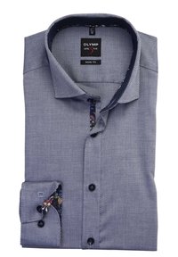 Camicia blu a fantasia con colletto a punta, sfoderata internamente con un motivo floreale, polsini con bottone e etichetta del marchio per una vestibilità aderente.