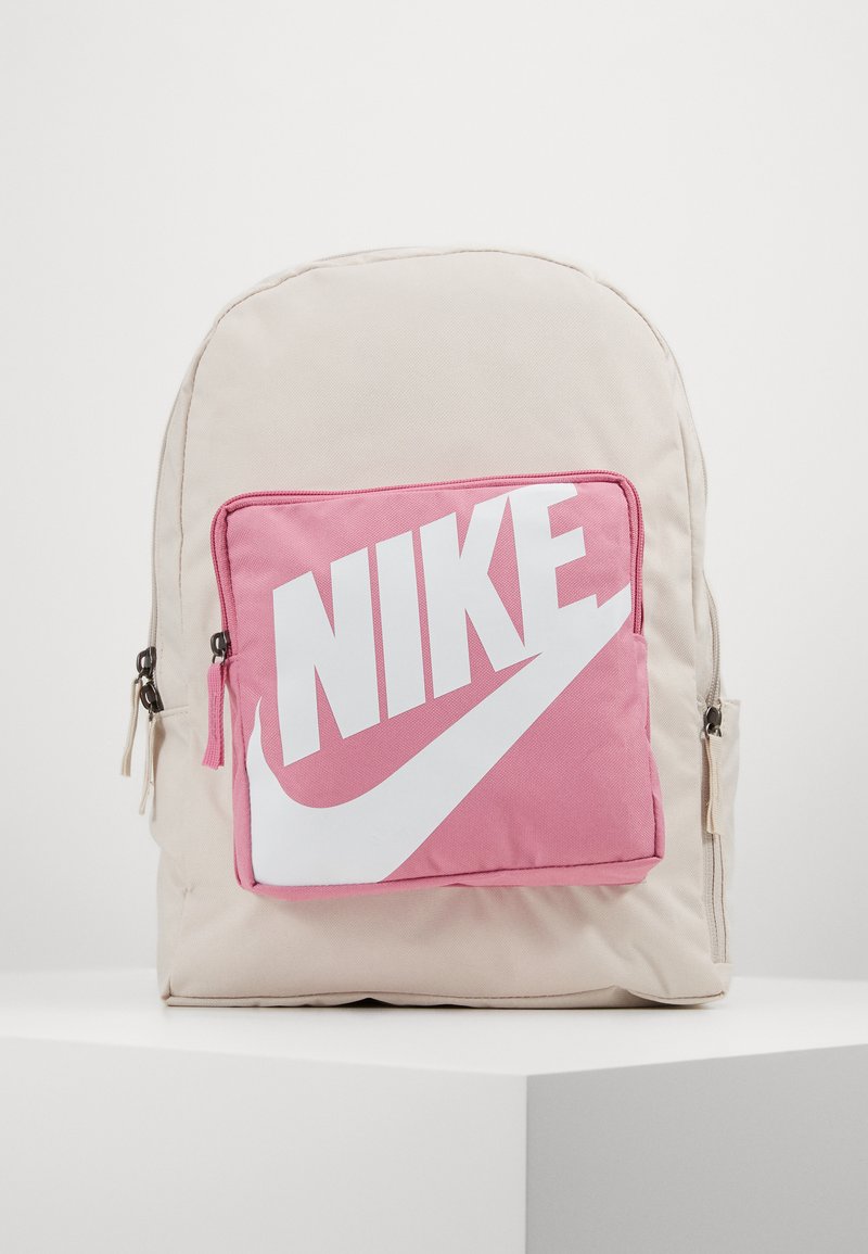 Nike Sportswear CLASSIC UNISEX - Reppu - light orewood brown/magic flamingo/white