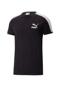 Černé tričko s krátkým rukávem vyrobené z bavlny. Obsahuje bílé pruhy na ramenou a bílé logo Puma na levé straně hrudi. Klasický kulatý výstřih.