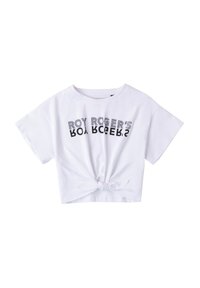Camiseta corta blanca de algodón, con mangas cortas y un detalle de nudo en la parte frontal, con texto negro impreso en el pecho.