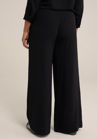 WE Fashion CURVE - Hlače - black