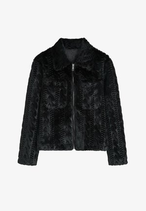 Veste en fausse fourrure noire avec fermeture éclair sur le devant, col et deux grandes poches poitrine avec un motif texturé.