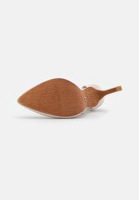 Marco Tozzi by Guido Maria Kretschmer BY GUIDO MARIA KRETSCHMER - Klassiske pumps - powder