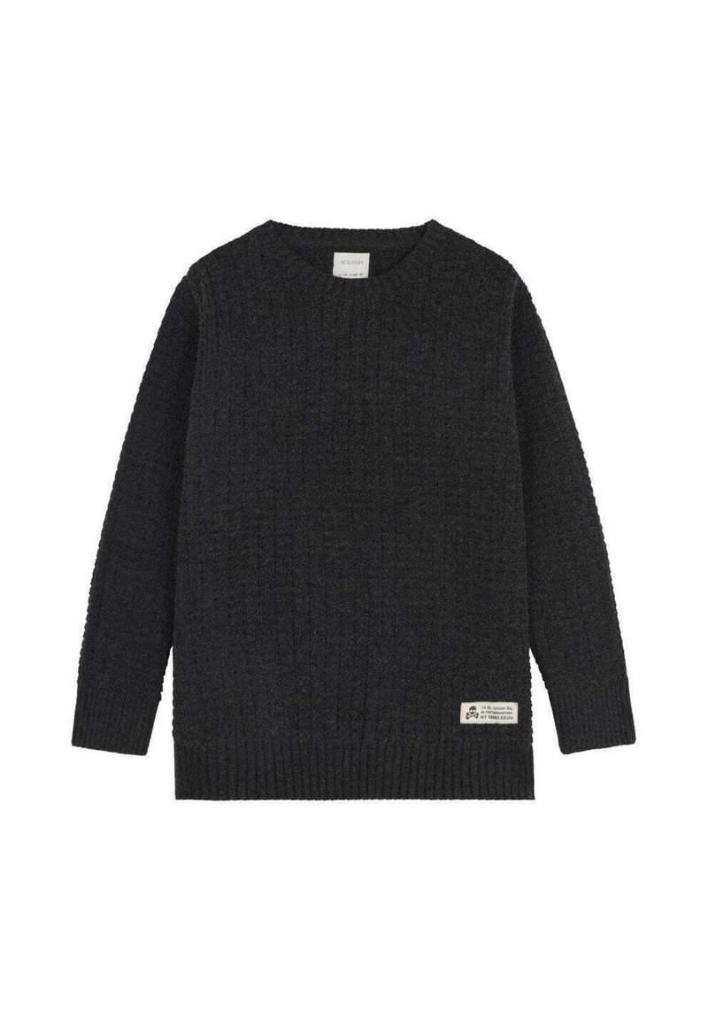 Suéter de punto gris oscuro con textura de canalé, cuello redondo y mangas largas. Presenta una pequeña etiqueta de marca en el lateral inferior.