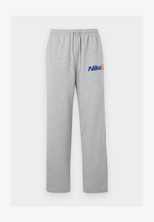 Nike Sportswear, CLUB PLAY PANT - Долнище на анцуг - dark grey heather/light smoke grey/white