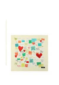 Canvasboard med blandade post-it-lappar i olika färger. Lapparna har handskrivna meddelanden och teckningar, inklusive hjärtan och läppar.