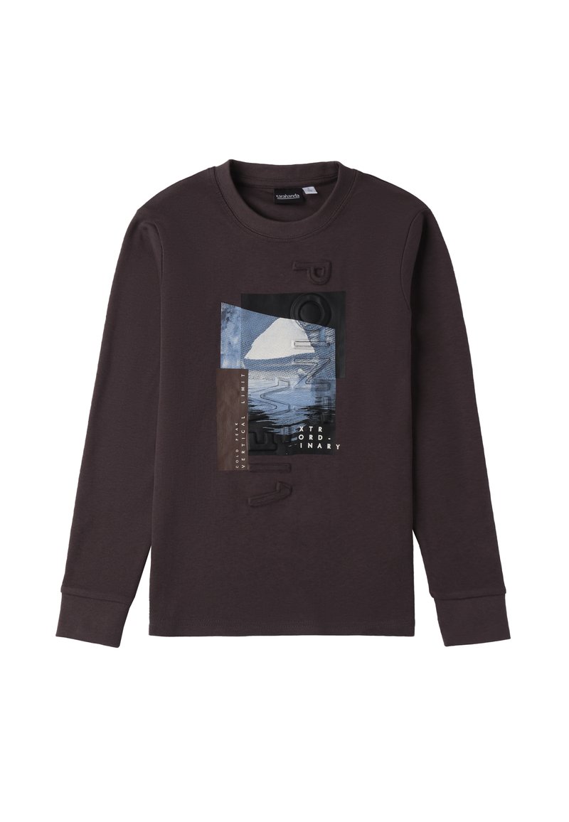 Koszula z długim rękawem, w ciemnym brązowym kolorze, wykonana z bawełny, z warstwowym nadrukiem graficznym w odcieniach niebieskiego, czarnego i brązowego, z tekstowymi akcentami oraz okrągłym dekoltem.