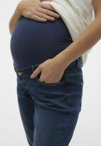 Vero Moda Maternity UMSTANDS - Uske traperice - medium blue denim
