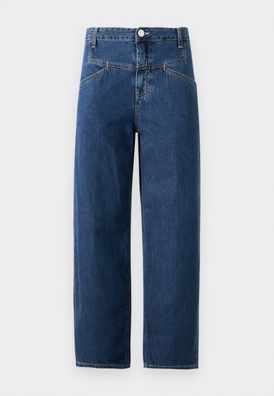 Jean en denim bleu foncé à jambes droites, taille haute, bouton à l'avant, fermeture éclair et poches avant inclinées visibles sur fond uni.