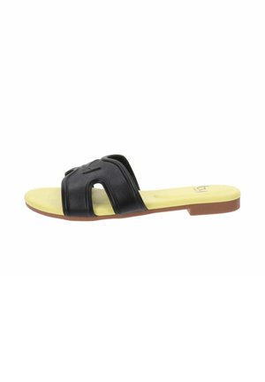 Infradito neri con due fasce larghe, soletta gialla e suola marrone. Il materiale sembra liscio e durevole, con sottili dettagli di design.