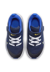 Nike Performance OMNI MULTI-COURT - Tenisice - midnight navy hyper royal saturn gold white