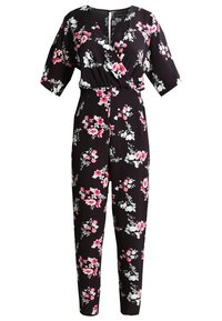 Combinaison florale avec un fond noir, ornée de fleurs roses et blanches, à manches courtes, au design croisé et avec des jambes fuselées.