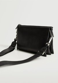 Mango Taška s příčným popruhem - black