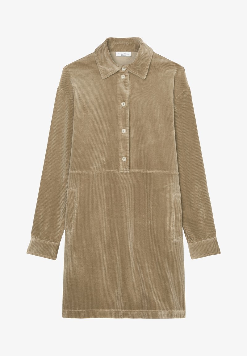 Robe beige à manches longues en velours côtelé, avec col et fermeture partielle boutonnée devant, poches latérales et manches à poignets.