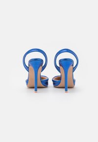 RAID CLEMENTINE - Saltos clássicos - blue metallic