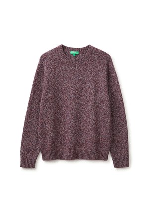 Maglione lavorato a maglia melange in tonalità di bordeaux, viola e grigio con maniche lunghe e polsini e orlo a costine, disteso su uno sfondo bianco.