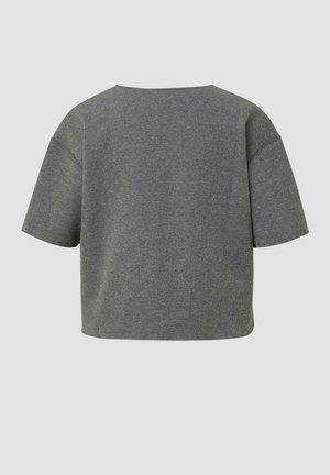 T-shirt grigio corto, maniche corte, texture morbida, leggero stretch. Presenta un ampio scollo e un design posteriore senza cuciture. Nessun logo o motivo visibile.